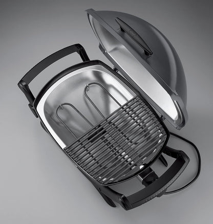 Weber Q2400 Elekrogrill mit Stand + Seitentischen, 54 x 39cm Grillfäche, portable, 2-geteilter porzellanemaillierter Guss-Grillrost, Aluminiumguss Deckel & Gehäuse - Dark Grey (55020879)