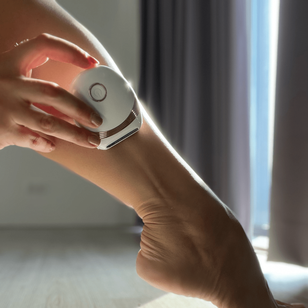Elektrisk minirakapparat för vått och torrt hår, för ansikte och kropp