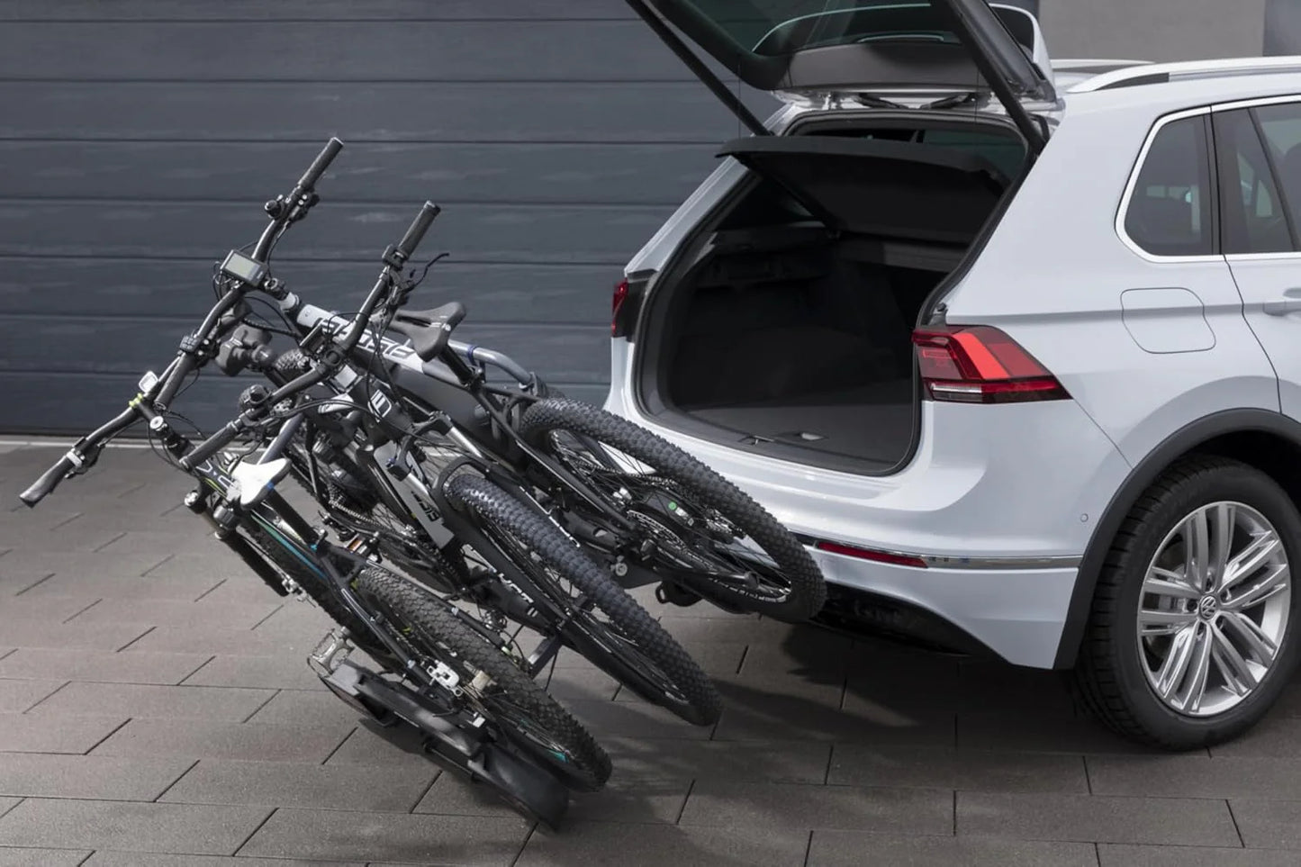 Fischer Kupplungs-Fahrradträger ProlineEvo 2, für 2 Fahrräder bis 60kg Nutzlast, E-Bike geeignet, vormontiert, abschließbar, faltbar